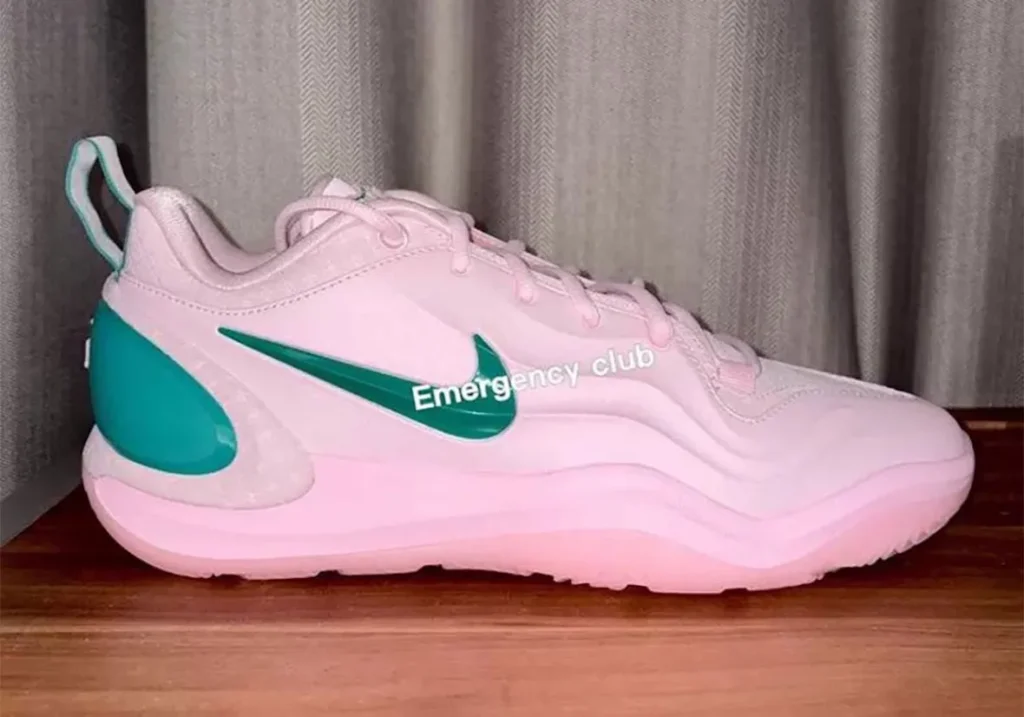 Nike A'Two