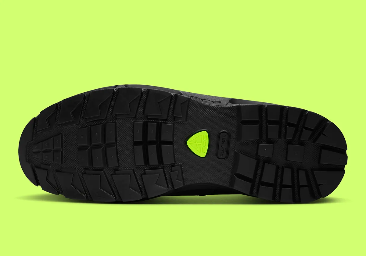 Nike Air Max Goadome Black and Volt outsole with volt accent