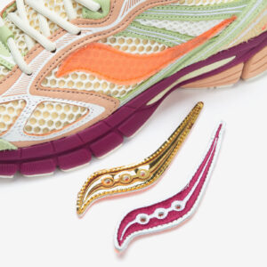 Saucony ProGrid Guide 7 "Stand Out" Ships With Two Logos and a Strip of Velcro