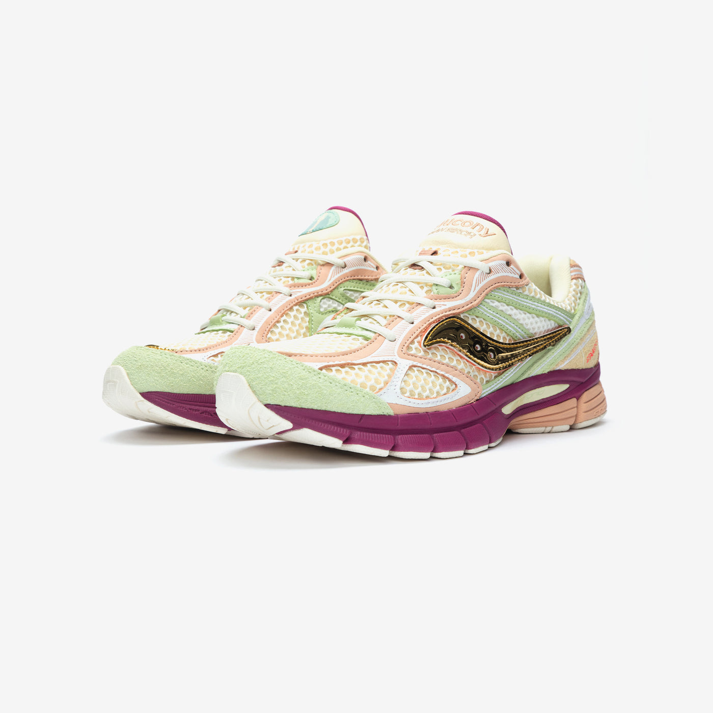 Saucony ProGrid Guide 7 Stand Out three quarter front view on a light background
