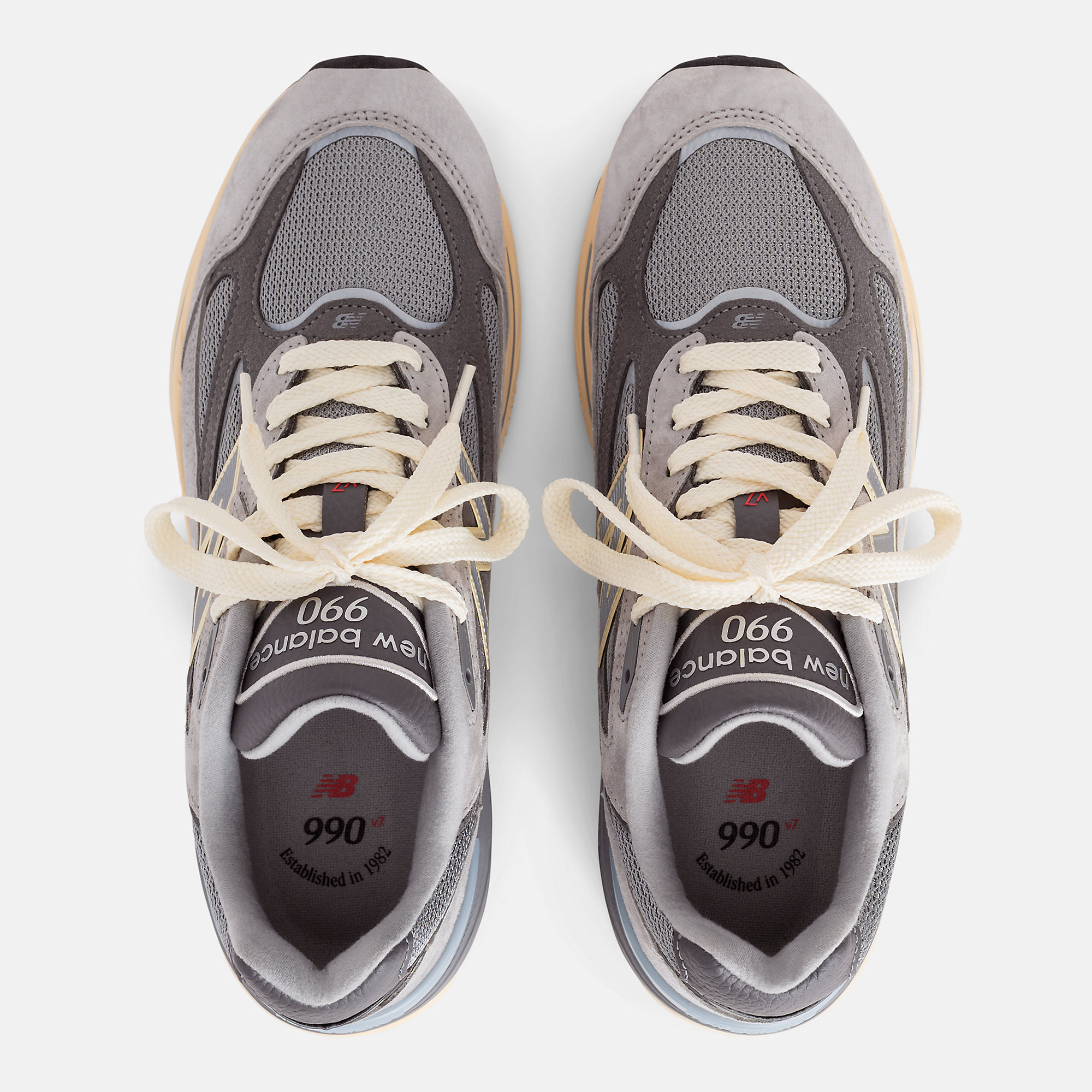 New Balance 990v7