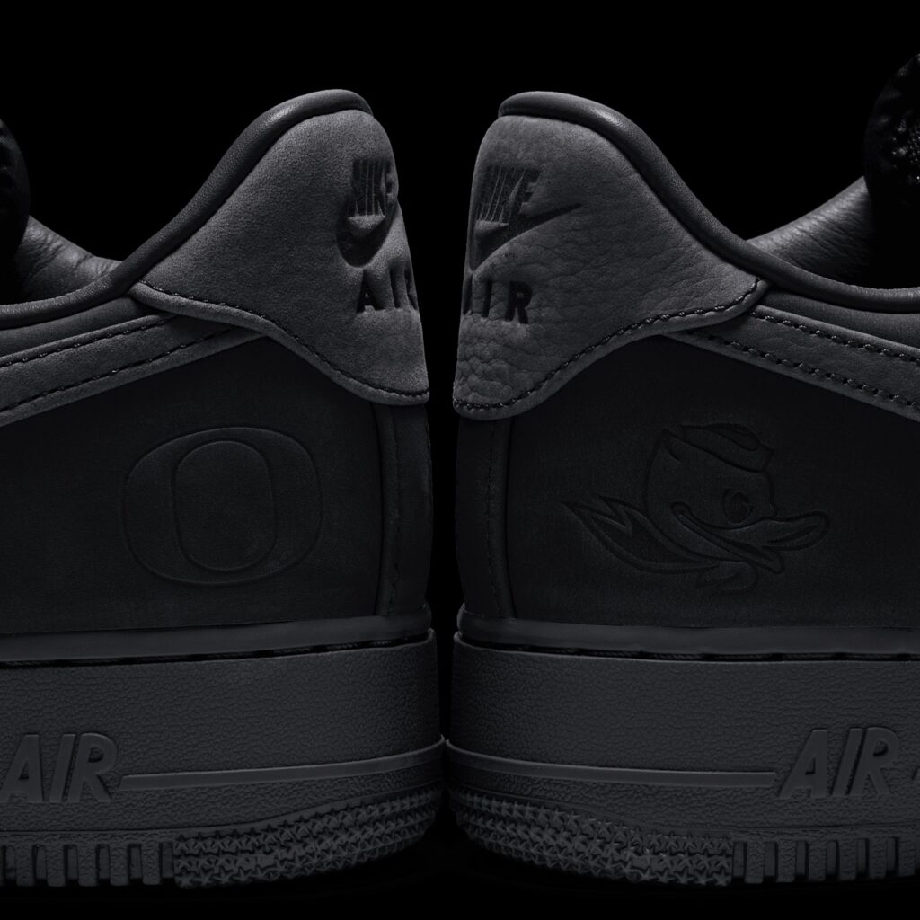 The Air Force 1 "University of Oregon" Carries the Ducks’ Marks and None of Their Colors