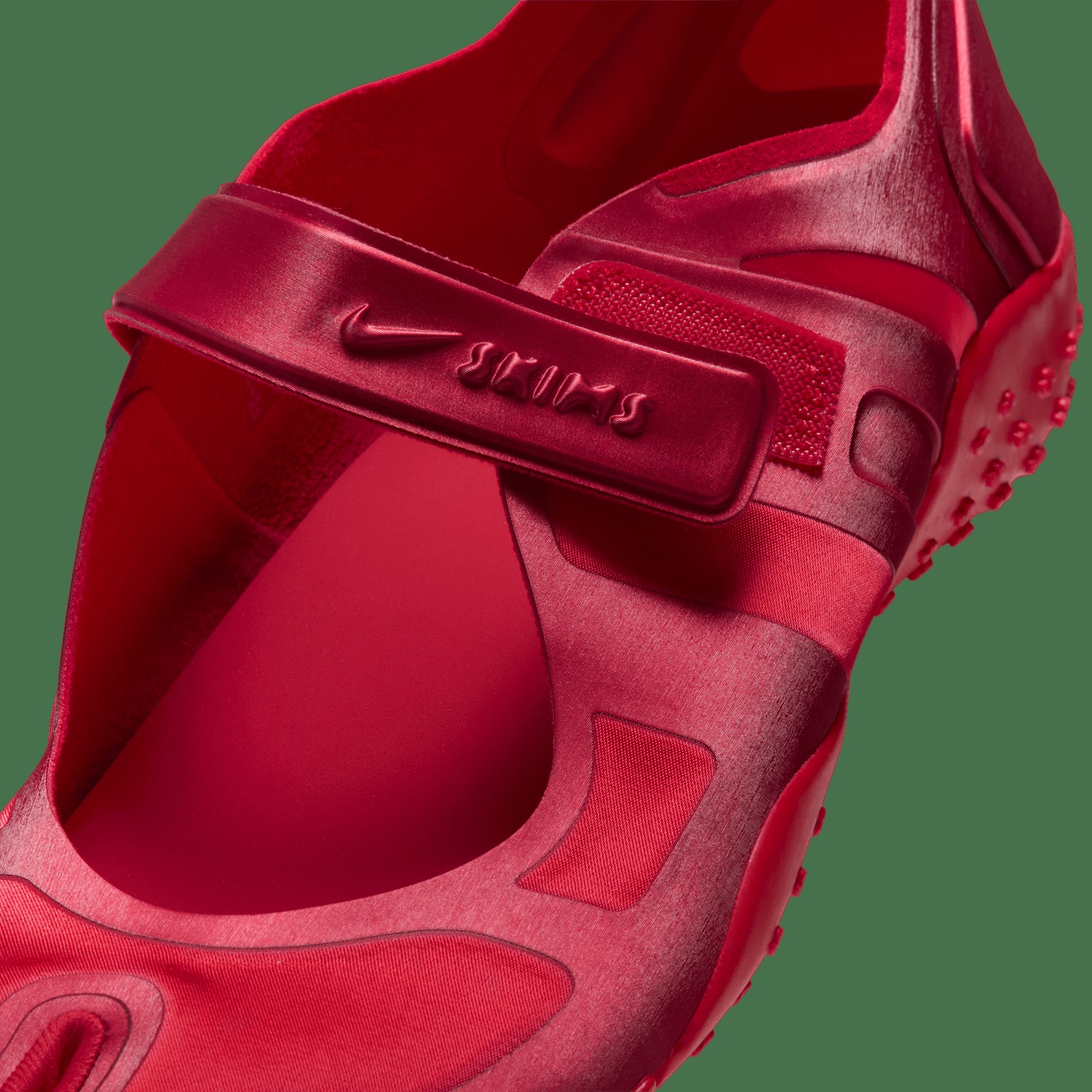 NikeSKIMS Rift